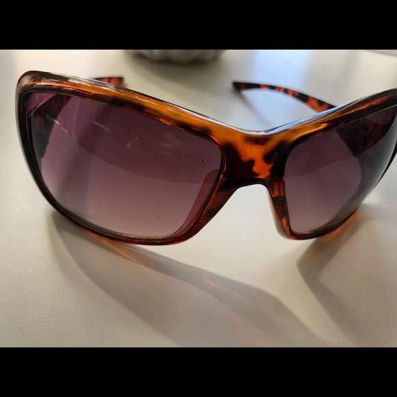 Christian Dior Sunglasses - Picture 10 of 14
